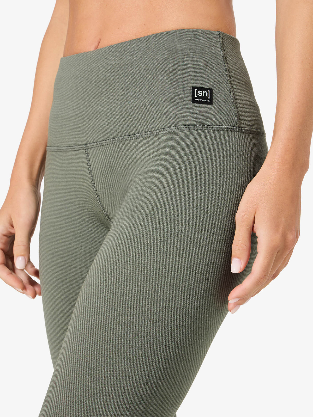 Naisten Super Tights merinotrikoot, väri Eucalyptus – mallin päällä