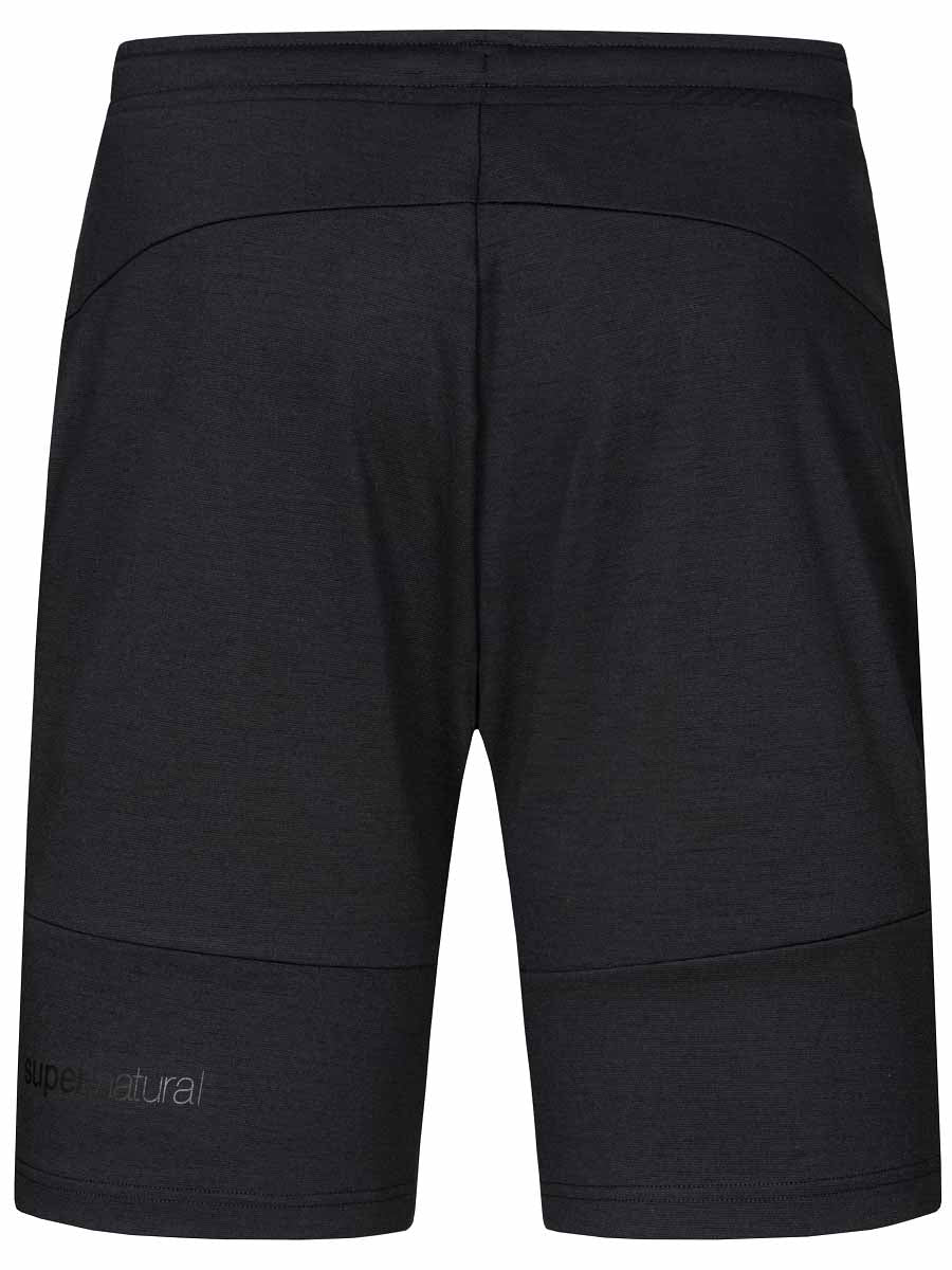super.natural m movement shorts tuote jet black värissä