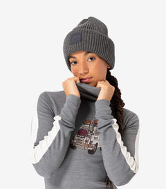 Krissini Beanie merinopipo, väri Cashmere Grey Melange – mallin päällä