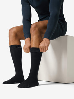 Wool Guardians polvisukka 2-pack, väri Jet Black – mallin päällä