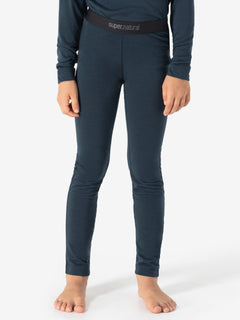Lasten Tundra175 merino kerrastohousut, väri Blueberry – mallin päällä