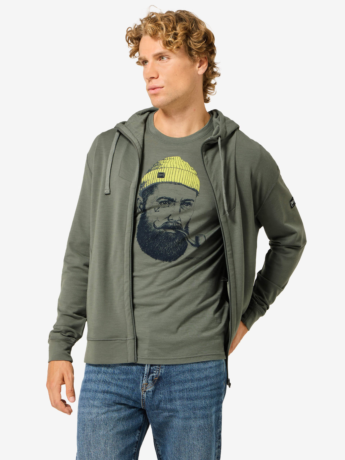 Miesten Everyday Hoodie merinohuppari, väri Eucalyptus – mallin päällä