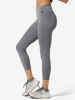 Naisten Super Tights merinotrikoot, väri Cashmere Grey Melange – mallin päällä