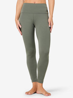 Naisten Super Tights merinotrikoot, väri Eucalyptus – mallin päällä