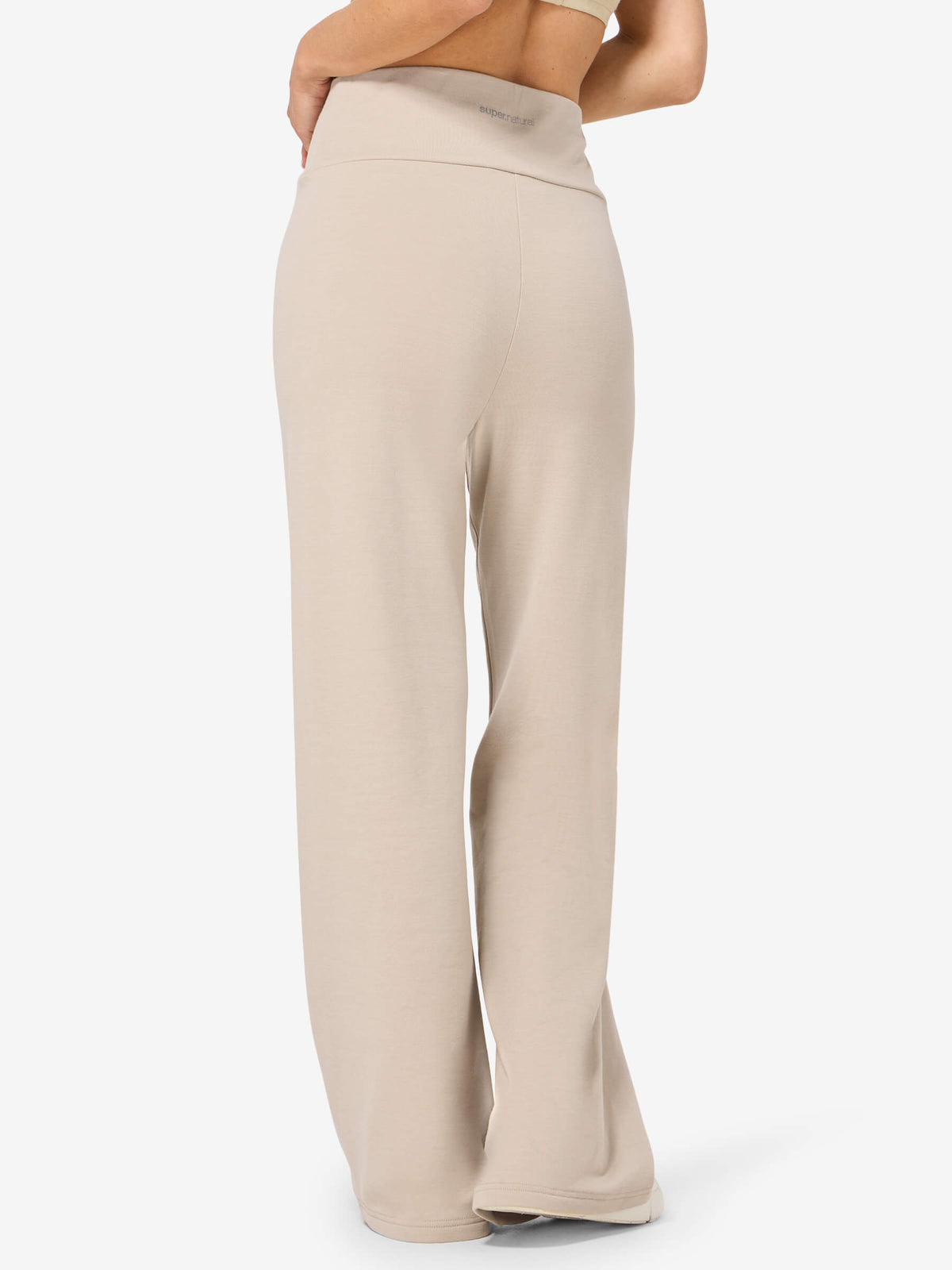 Naisten Comfy Culotte merinohousut, väri White Pepper – mallin päällä