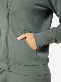 Naisten Everyday Zip merinohuppari, väri Eucalyptus – mallin päällä