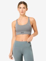 Naisten All Day Super Top merinotoppi, väri Cashmere Grey Melange – mallin päällä