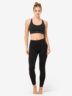 Naisten All Day Super Top merinotoppi, väri Jet Black – mallin päällä