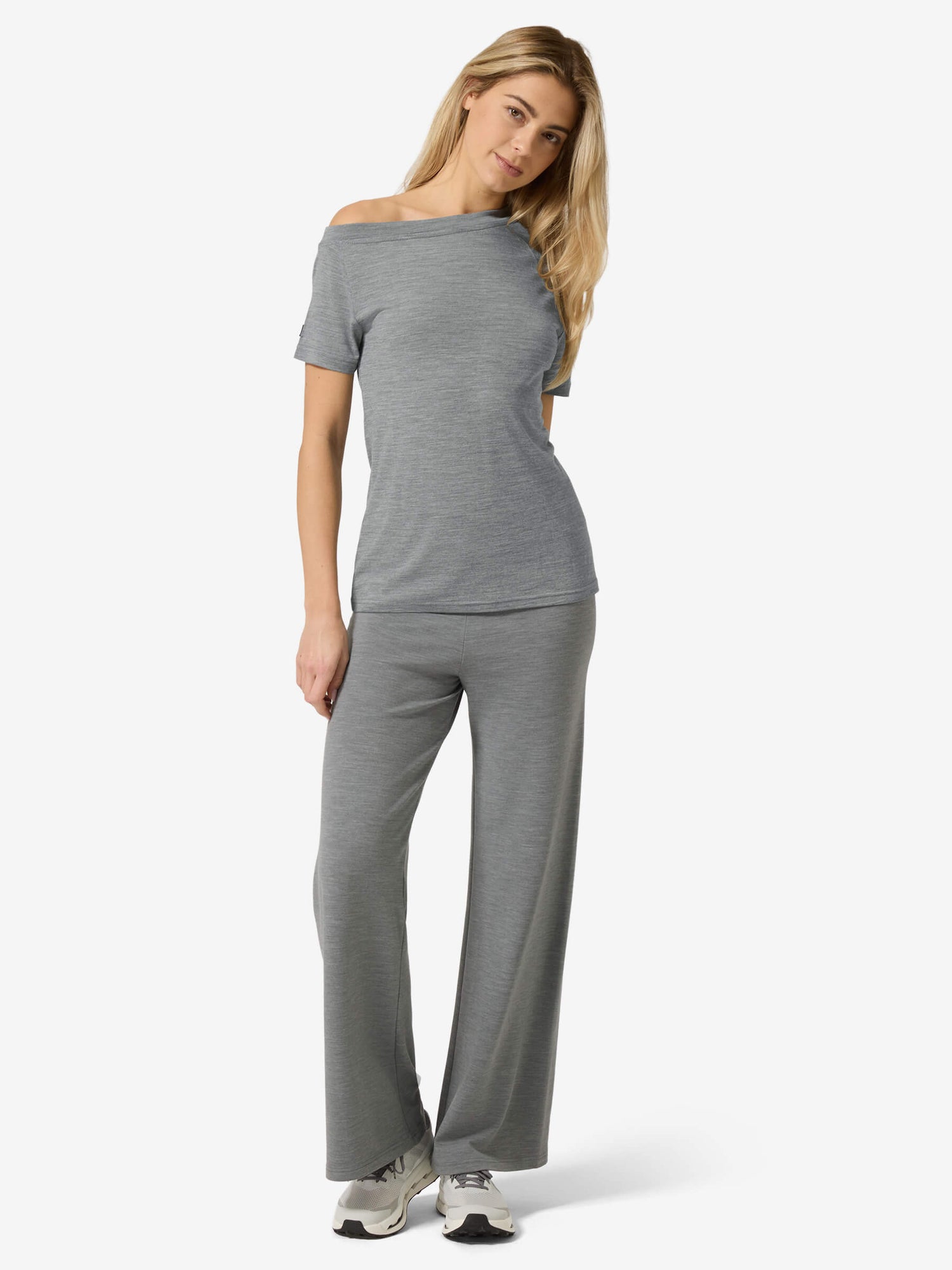 SUPER.NATURAL DROP SHOULDER TEE RENTO NAISTEN MERINOVILLAPAITA