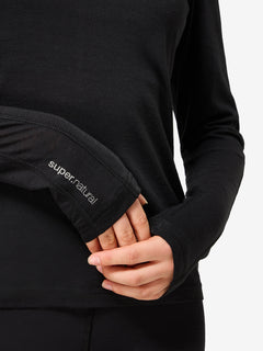 Naisten Air Motion Base LS pitkähihainen merinopaita, väri Jet Black – mallin päällä