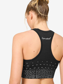 Naisten Bandana LF Top merinovillainen urheilutoppi, väri Jet Black/Fresh White – mallin päällä