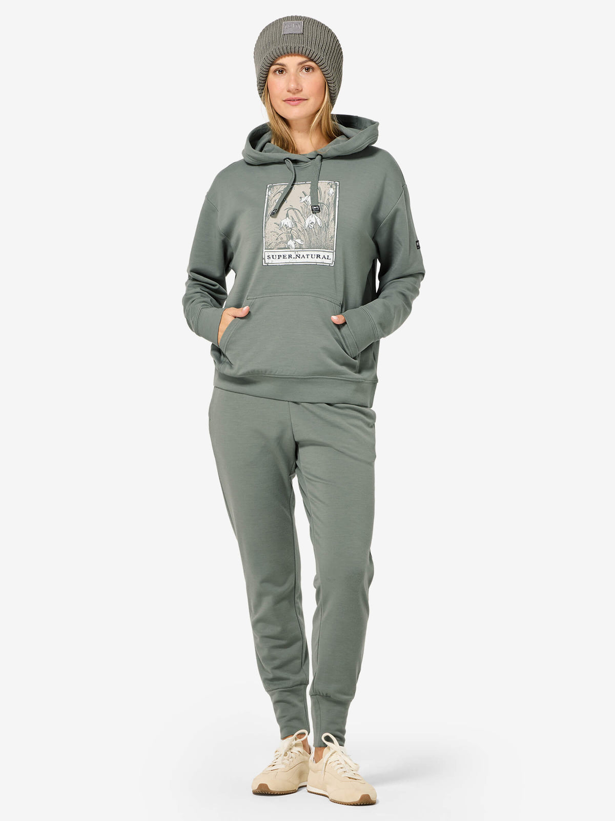 Naisten Snowdrops Hoodie merinohuppari, väri Eucalyptus/Various – mallin päällä